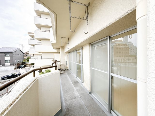 南向きバルコニーで日当たり良好です。