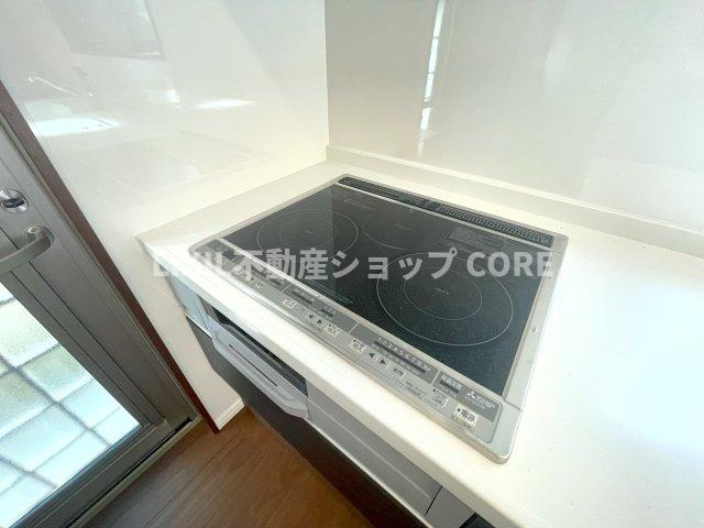 掃除のしやすいIHクッキングヒーターです！いつでも清潔に保つことができます！　