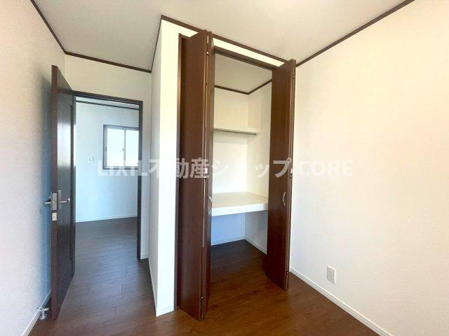 各居室にはクローゼットが備え付けられており、居室の広さを有効に使えます♪　