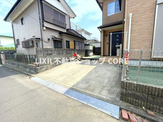 車種によりますが、カースペースは最大2台分！セカンドカーをお持ちの方も安心です！　