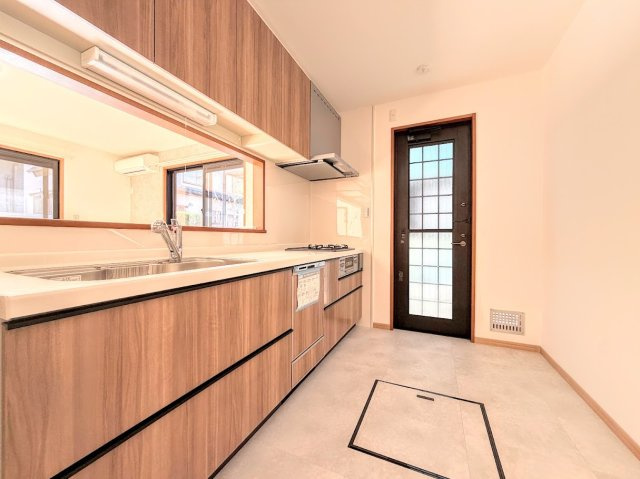 ◆長い時間滞在するキッチンだからこそ、食事の準備を楽しい時間に、忙しい時でもスムーズに無駄なく作業できる、お手入れも簡単にできるなど、毎日を楽しくするキッチンスペースに仕上げました。