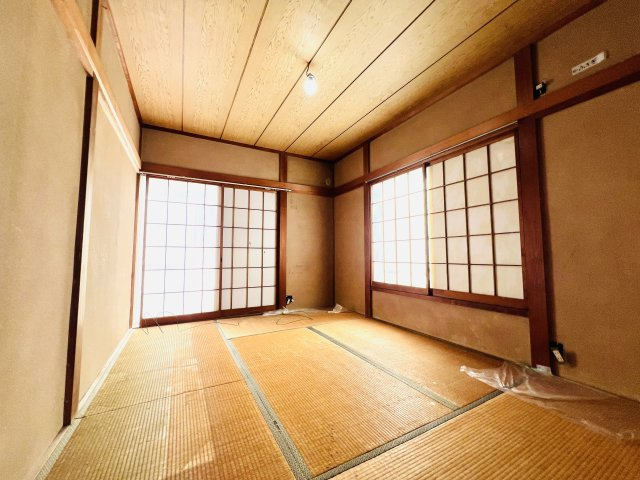 洋室(リフォーム前の写真です)