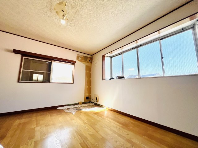 洋室(リフォーム前の写真です)