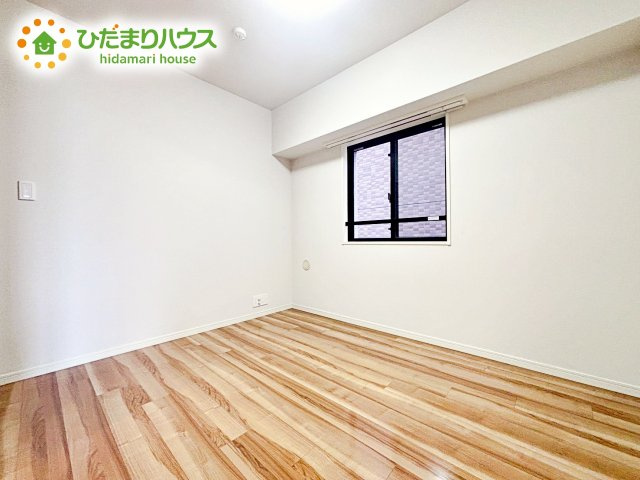 お子様の成長に合わせて、自由に模様替えできるように考えた、シンプルな洋室。