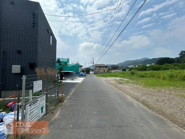 【前面道路】2面接道につき開放感あり、街並みが魅力です。