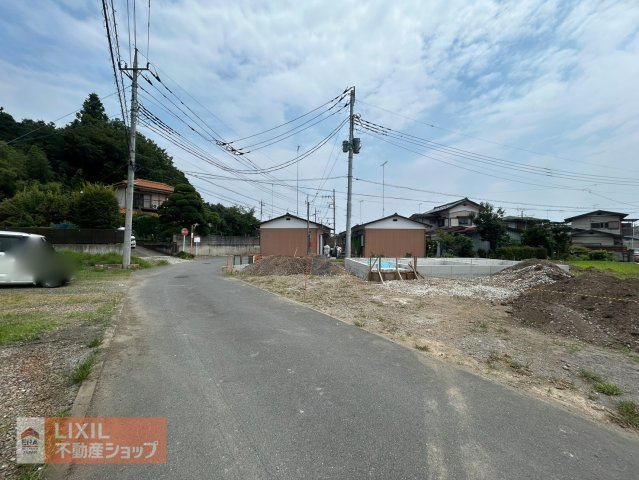 【前面道路】2面接道につき開放感あり、街並みが魅力です。
