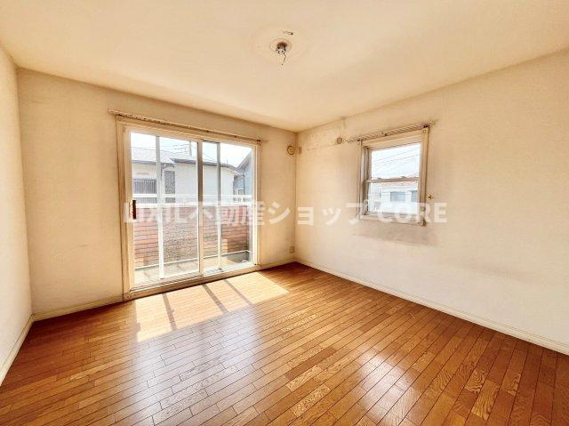 室内はいつも明るい印象なので気持ちの良い朝を迎えられます。毎日の生活も明るくなりそう♪　　明るい日差しに包まれる住宅で新しい暮らしを始めませんか？お問合せお待ちしております。　