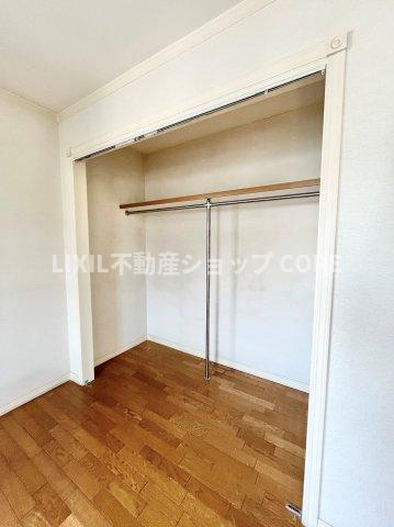 全居室にクローゼットを完備！居室空間をより広く隅々までお使いいただけますね。　　明るい日差しに包まれる住宅で新しい暮らしを始めませんか？お問合せお待ちしております。　