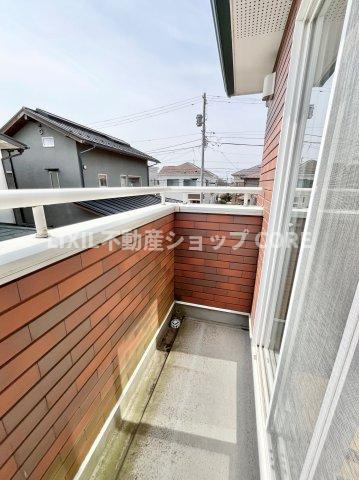 開放感いっぱいの眺望と共に光と風を享受するバルコニー。景観を眺めることができます。　　明るい日差しに包まれる住宅で新しい暮らしを始めませんか？お問合せお待ちしております。　