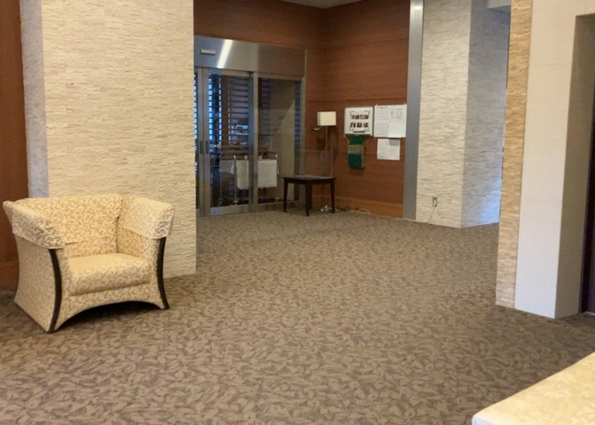 共用部分は、一棟の建物に住む区分所有者全員が共同で所有するとし、共用部分の管理、補修などは、区分所有者で形成される管理組合が行います。個人の判断で勝手に変更することはできませんので覚えておきましょう。
