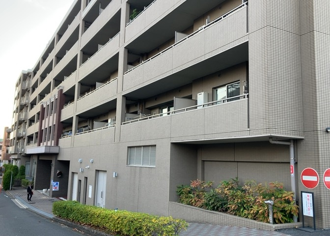 景色重視でお家選ぶをするとスーパーが遠い！学校が遠い！など生活をするうえで利便性で困ることもあります。まず一度現地を見学する際に、周辺の施設などがあるかを確認し、暮らし始めた後のことを想像しましょう。