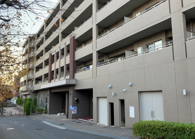 ＳＲＣ造は強度や耐震性の面でもRC造と比べて優れています。そのため、10階建以上の高層または超高層マンションなどの建築にも多く採用されています。柱や梁などのサイズが小さくても高い耐震性を確保できます。