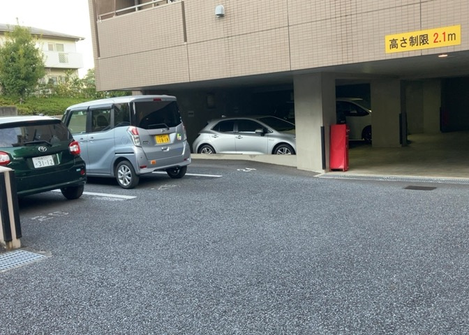マンションの駐輪場は、事前に空きがあるか確認を取ると安心です。せっかく入居したのに駐輪スペースがない！なんてことになったら大変ですよね。そこで、内見時や購入前にはまず事前に確認しておくと良いでしょう。