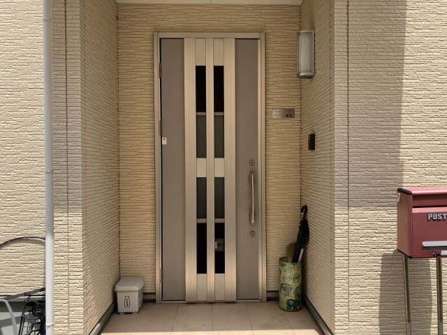 玄関には網戸がついていて通気性があります！