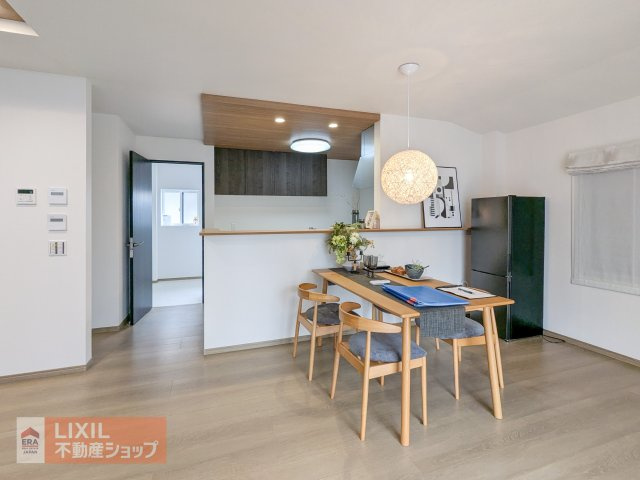 【ダイニング】現地完成写真。家族でくつろげるダイニングです。