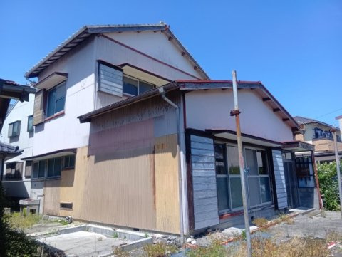 南西側から敷地を撮影。周辺の街並みや敷地の雰囲気を現地でご確認いただけます。