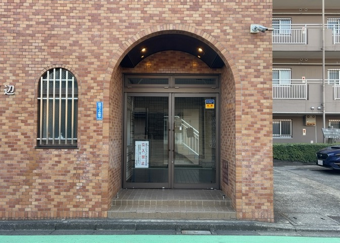 マンションのエントランスには、もともと風よけや防犯の役割がありますが、マンションによって宅配ボックスなどの設備が備わっている所もあります。日々の生活をイメージしながら生活しやすさをチェックしましょう。
