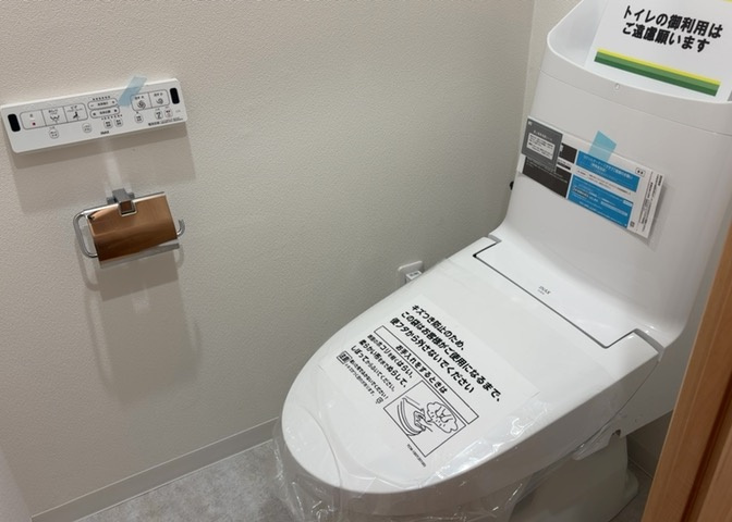 トイレは大きさや形、機能、抗菌性などが異なる多種多彩なタイプが各メーカーから出ています。それぞれに良さがあるため、事前にどういったタイプのトイレがいいのかをご家庭内で決めて、内見に行くといいでしょう。