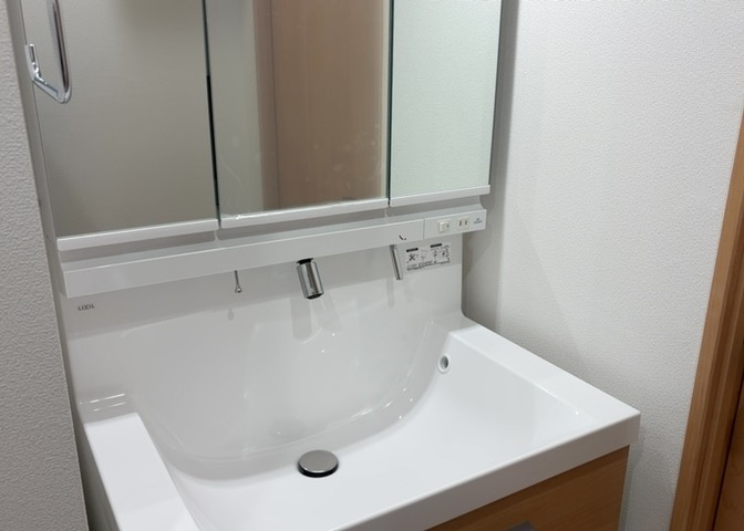 洗面化粧台では顔を洗ったり、身だしなみを整えることが本来の使い方ですが、用途によっては洗面化粧台に求められる機能が違ってくるため、ご自身や家族のライフスタイルに合ったものを選ぶことをおすすめ致します。