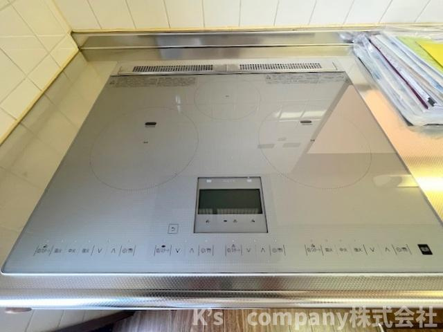 お手入れのしやすいIHクッキングヒーター☆