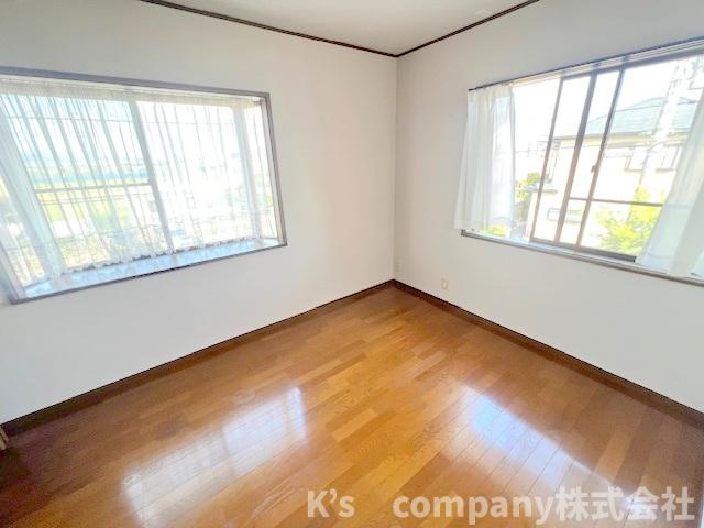 洋室6帖◇出窓からは明るい日差しをより多く取り込むことができます◇