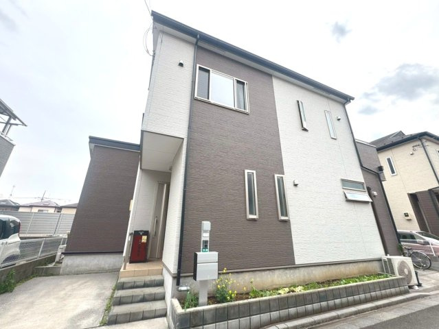 【外観】土地約30坪の広々敷地。建物約27坪の4ＬＤＫ、ファミリータイプ