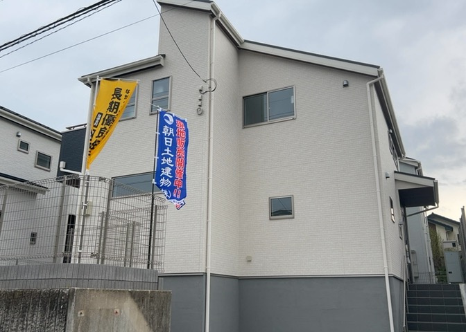 ついに完成致しました！現地をご見学に行く際は、道路の幅や周辺の交通量、施設などをご確認頂くことをおすすめします！物件の流れが早いため、内見をしたい方はお早めに当社営業までお問い合わせ頂きご予約下さい！