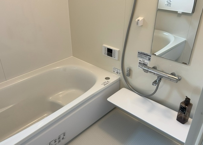 入浴時の快適さも大事なことですが、綺麗な状態を維持できなければ気持ちよく入浴できません。毎日の掃除が楽という点は大事なポイントになります！カビが生えにくく掃除がしやすい、壁や浴槽を選ぶといいでしょう。