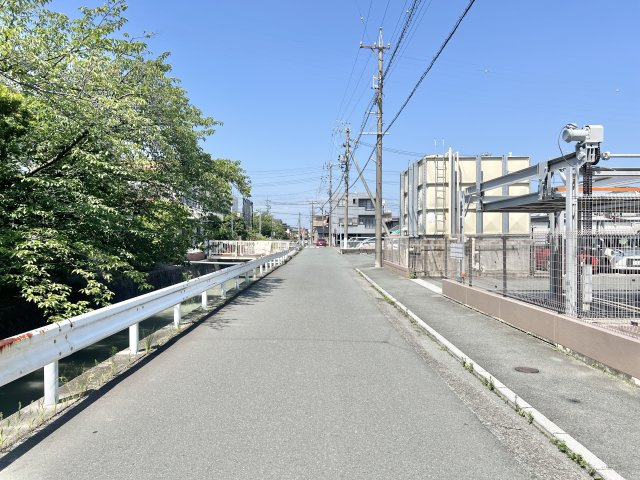 物件前の道路になります。