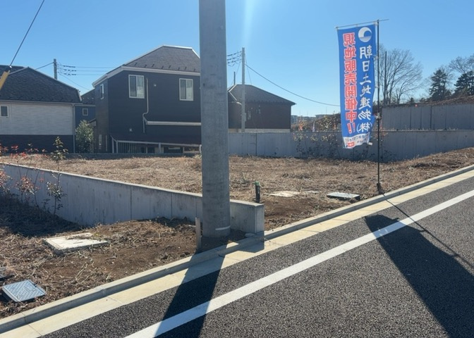 土地を買う際、住む地域の自治体や福祉の補助制度にも注目してみましょう。子供や老人の医療補助やゴミ出しのルールなど、自治体によってルールに大きな違いがあるため、暮らしやすい土地で判断するとよいでしょう。