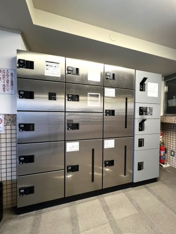 今や暮らしにかかせない宅配ボックスを完備。不在時でも荷物の受け取りが可能です。