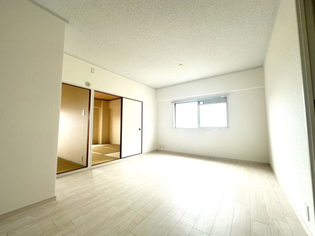 LDK　から和室2部屋につながるため家族が集まりやすい間取りです。