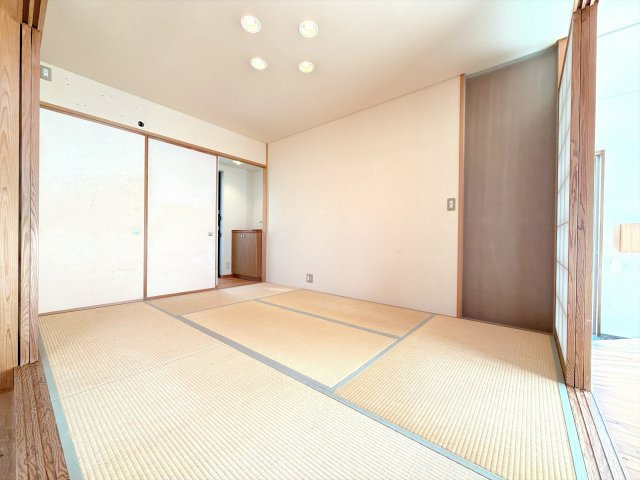 1Fの和室の別角度になります♪奥に水栓がございます♪来客用のお茶出しとしてご利用いただけます♪