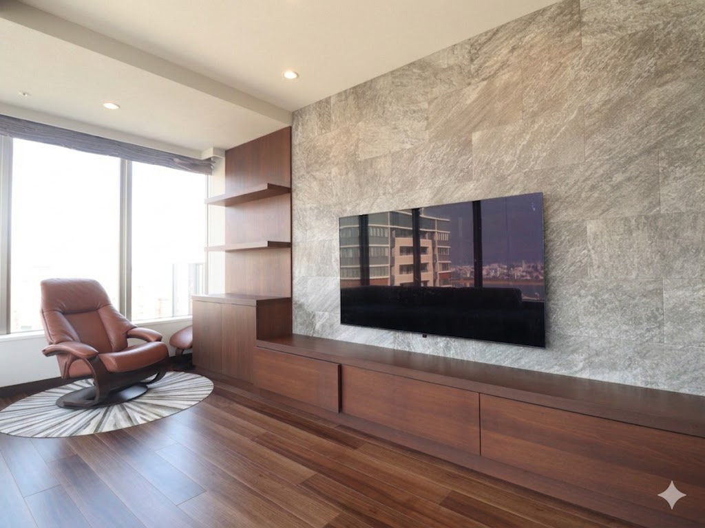 【リビング】作り付けのテレビ台と棚がございます。