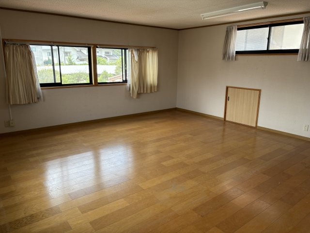 離れ　2階　収納部屋
