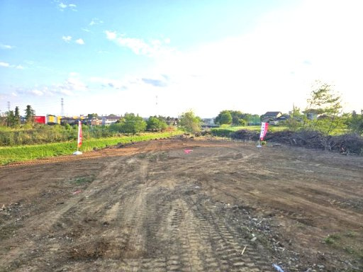 駅まで徒歩15分。広大な土地でのんびり暮らしつつ、通勤・通学も可能。