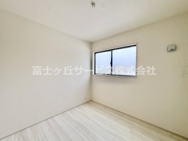 個人の部屋や寝室として使える洋室です