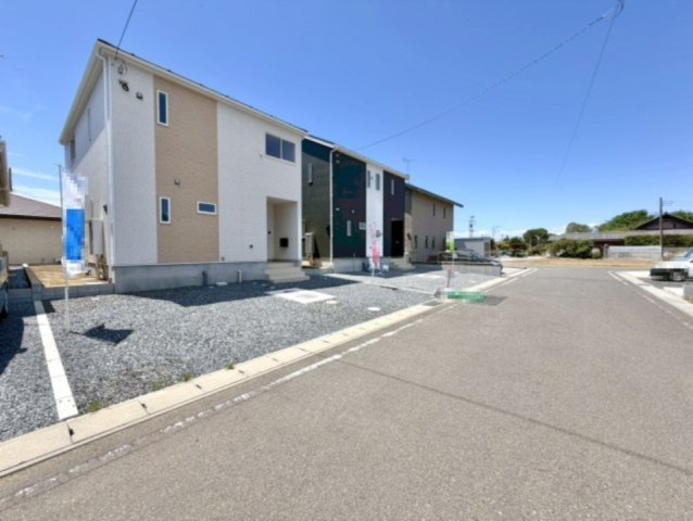 ■外観｜住宅街の中でも圧迫感が少なく、のびのびとした暮らしが叶う立地となっています♪