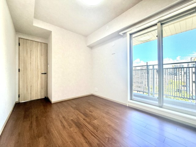 【洋室約6.0帖】　ゆったりサイズの洋室は、主寝室にいかがでしょうか？