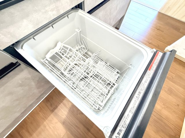 【食器洗浄乾燥機】　手肌に優しく、家事の時短にもなる食洗機を完備。