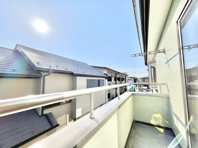 陽当たりの良い南向きバルコニー◎洗濯物も布団も一気に干せると気持ちがいいですね♪