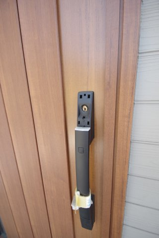 玄関扉はカードキー対応