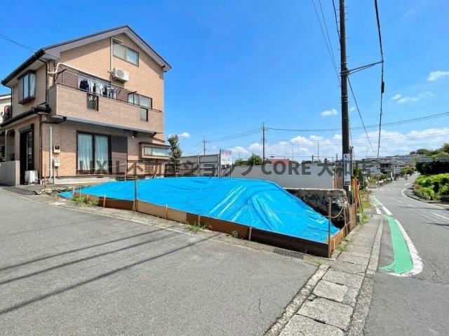 スーパーやドラッグストアなどの買い物施設が近くにあり、生活便利な立地になります！