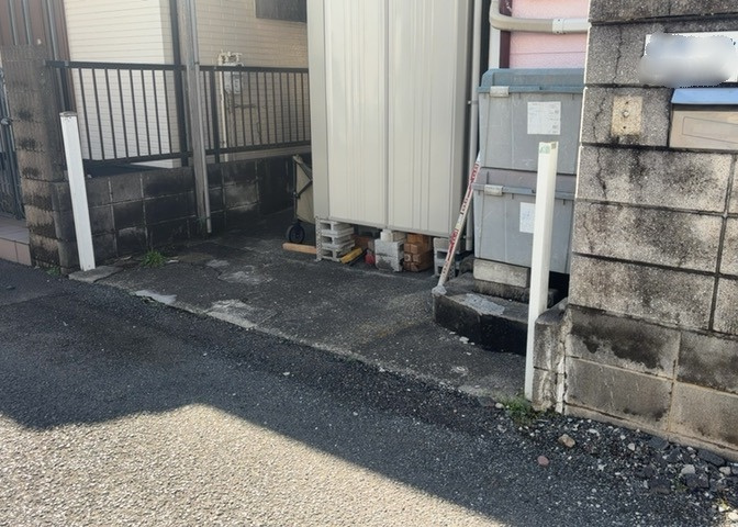 土地の面積＝住宅面積ではありません。建ぺい率の問題などで、土地のある場所によって住宅を建てられる面積は限られています。高さもしかり、「土地」という言葉の中には、建築条件も含まれると考えておきましょう。