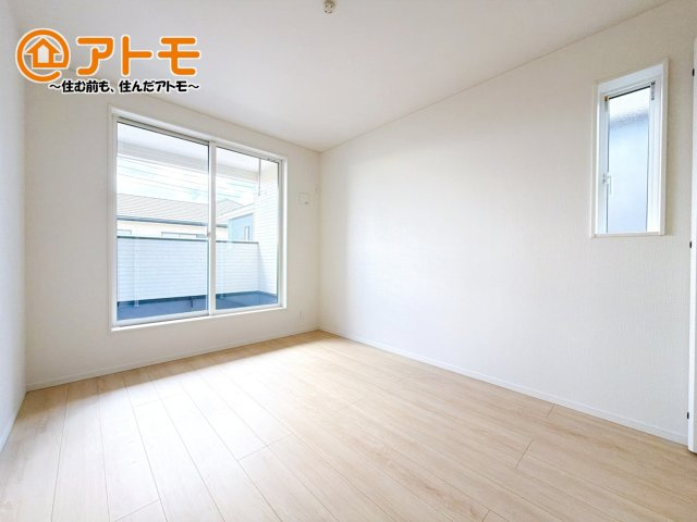 収納豊富な洋室は使い勝手良好です！