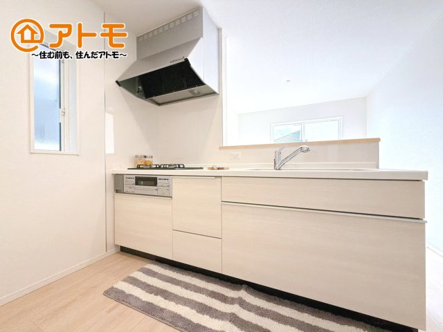 リビングで遊ぶお子様にも目が届く、安心感で選ぶなら対面キッチン♪