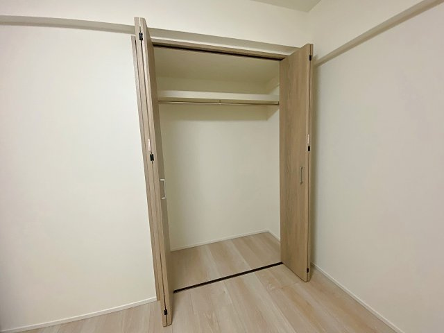 衣類や大型の荷物もすっきり収納できます。お部屋の広さを有効に活用でき、空間をいつでも清潔感のある快適な状態に保つことができます。
