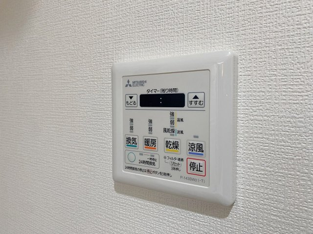 きれいに整理された屋根付きの駐輪場スペースです。大切な自転車を雨風からしっかり守ることができ、通勤・通学や日常のお買い物などで頻繁に利用される方にも大変便利です。