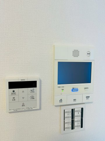来客時に姿を確認できるモニタ付きインターホン。