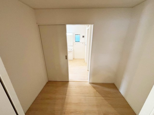 洗面室とキッチンをつなぐユーティリティ